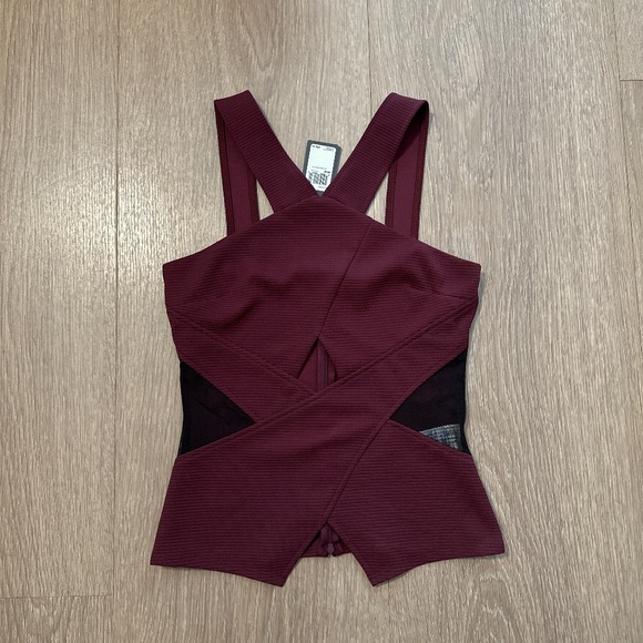 Crossover mesh top - Picture 1 of 4